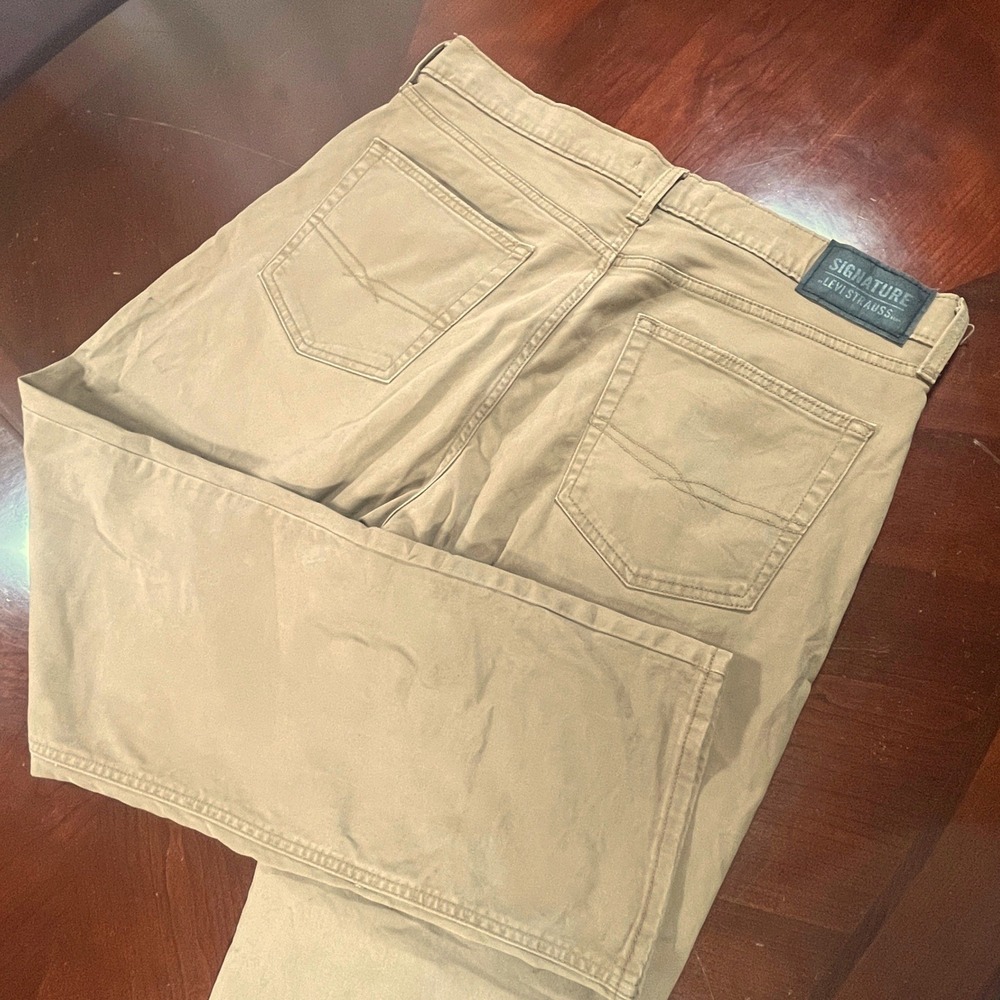 Signature Levis Athletic Chino Pants Mens Tag 36x32 Meas 38x30 Tan Utility EUC